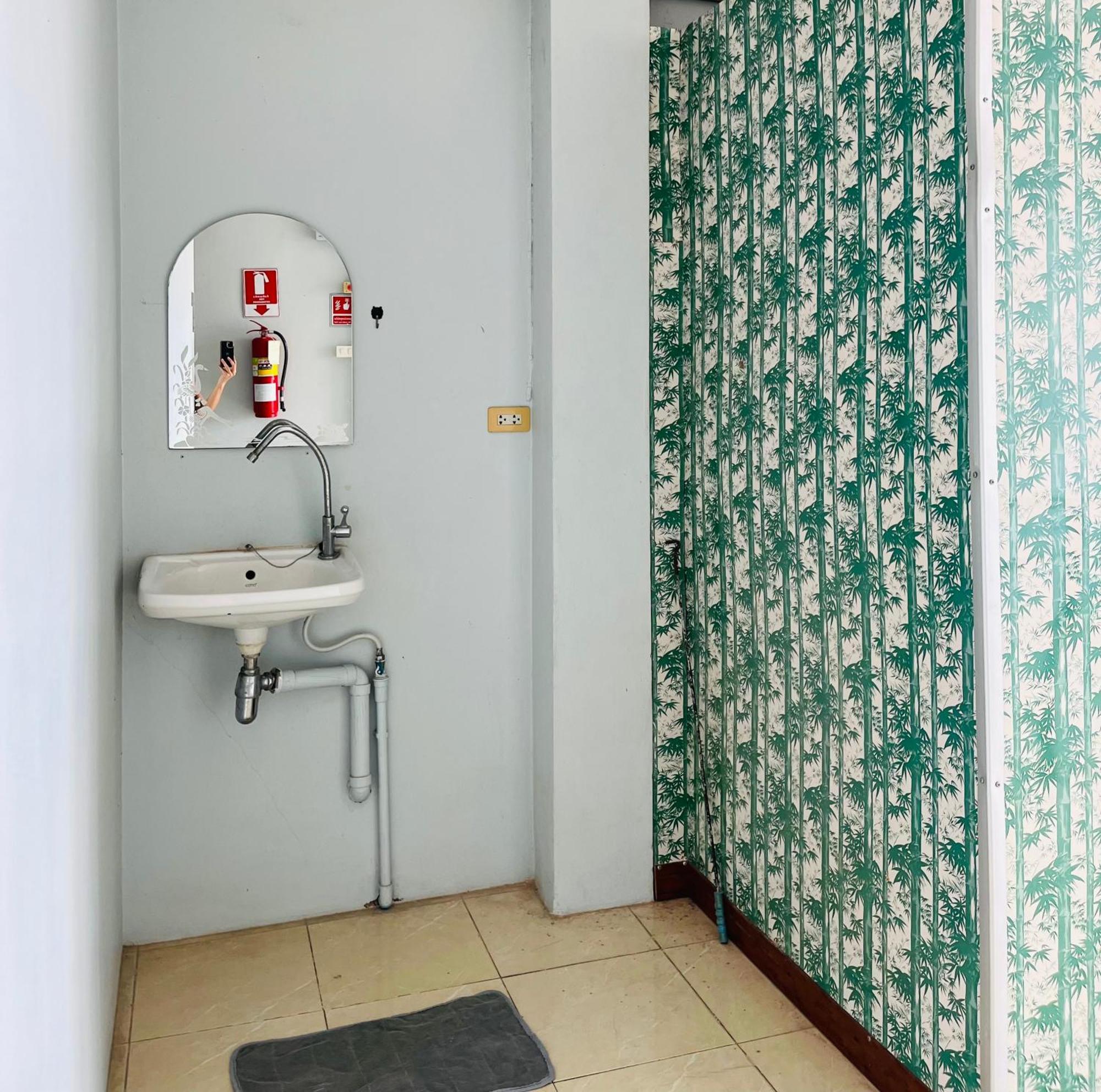 Patone Hostel Аюттхая Экстерьер фото